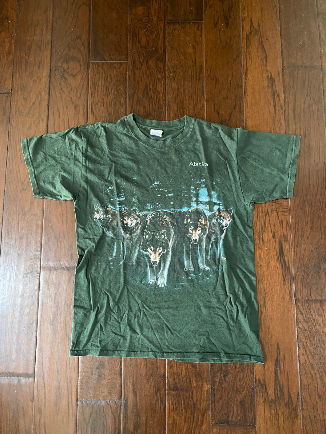 Alaska Wolves Vintage Distressed T-shirt