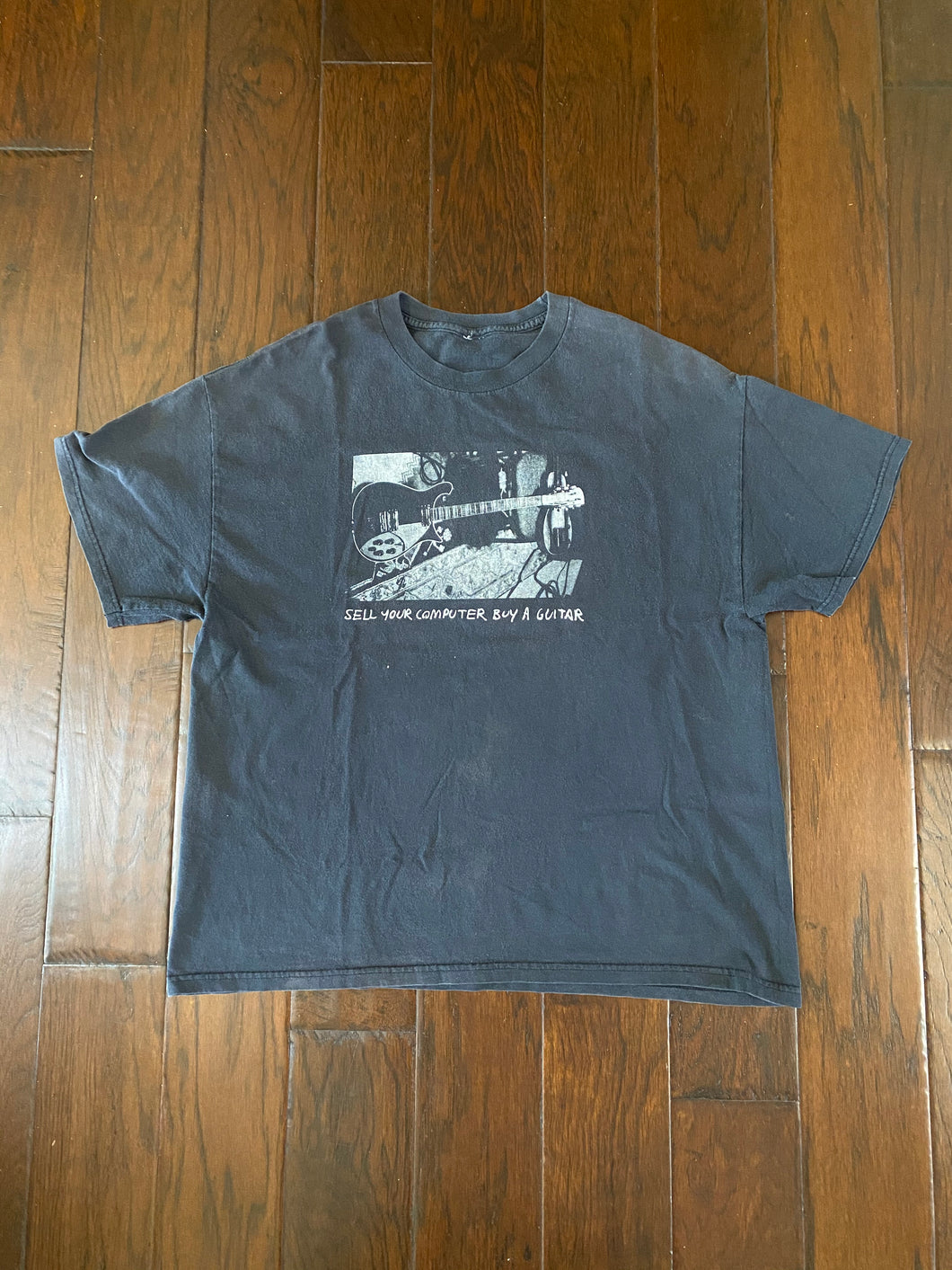 Tom Petty 2003 “Buy a Guitar” Vintage Distressed T-shirt